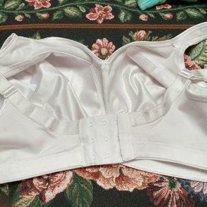 Playtex sz 42 D white bra